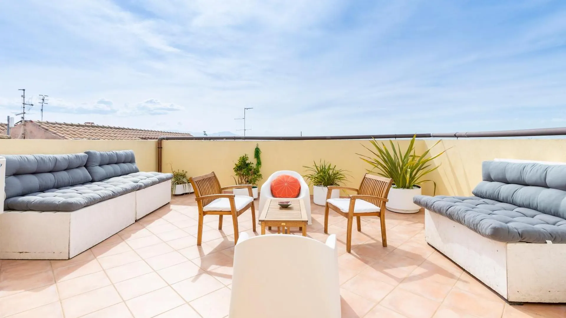 Penthouse With Terrace In Historic Centre Apartment Cagliari